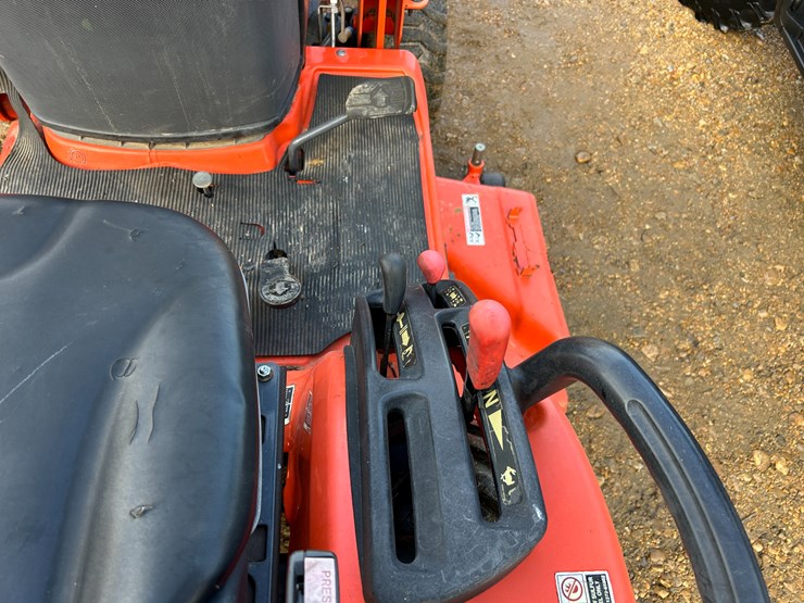 2013-kubota-bx2670-image-18