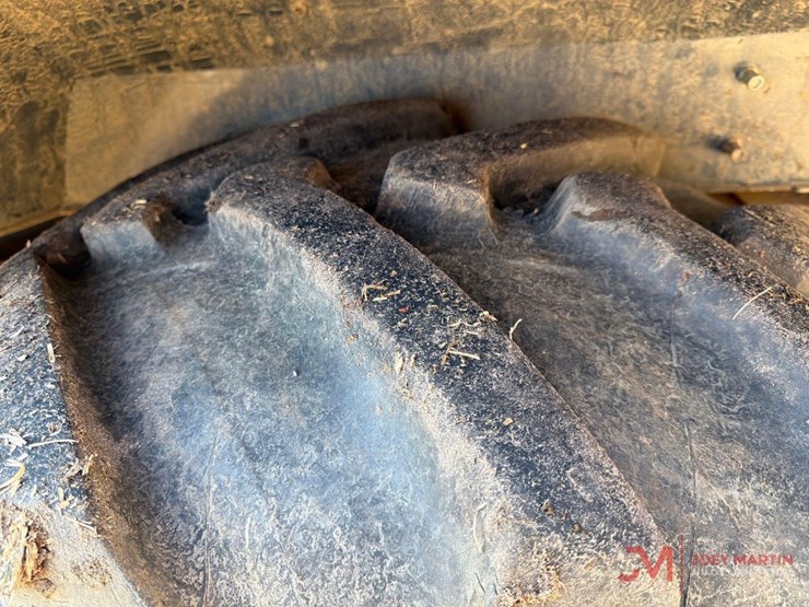 2020-deere-310l-ep-image-13