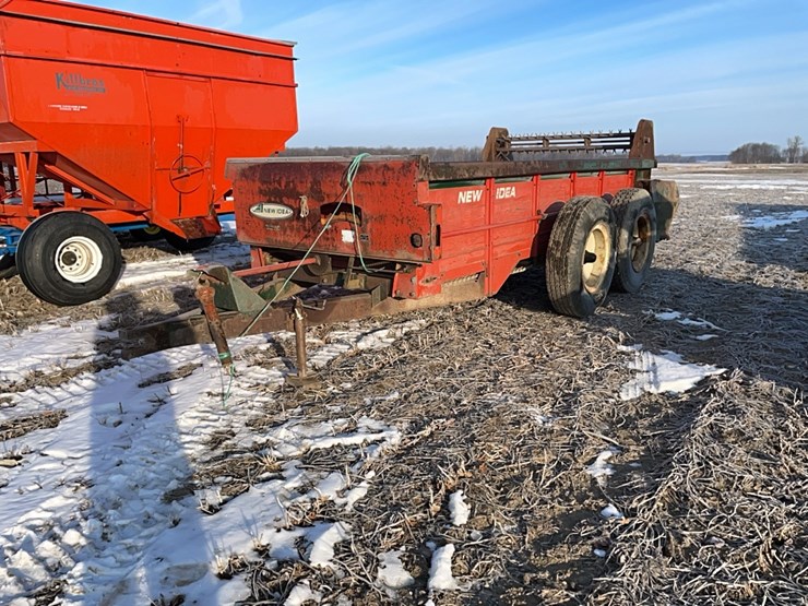 tag-#502,-ni-tandem-axle-manure-spreader-image-1