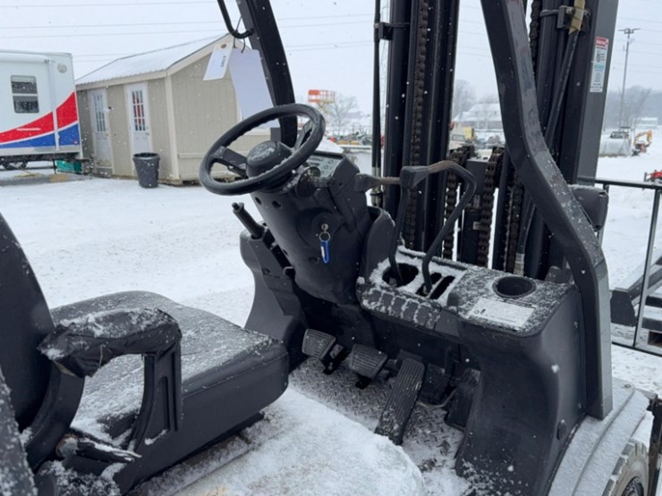 nissan-model-60-sn#-f811013-15,237hrs-40"-forks-image-11