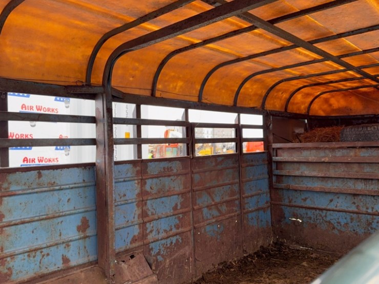 16'-gooseneck-livestock-trailer,-tandem-axle-image-13