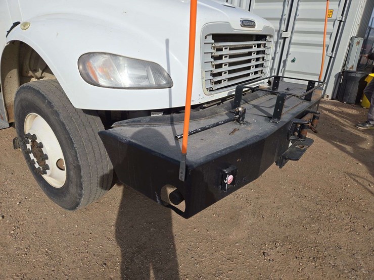 2013-freightliner-m2-106-image-3