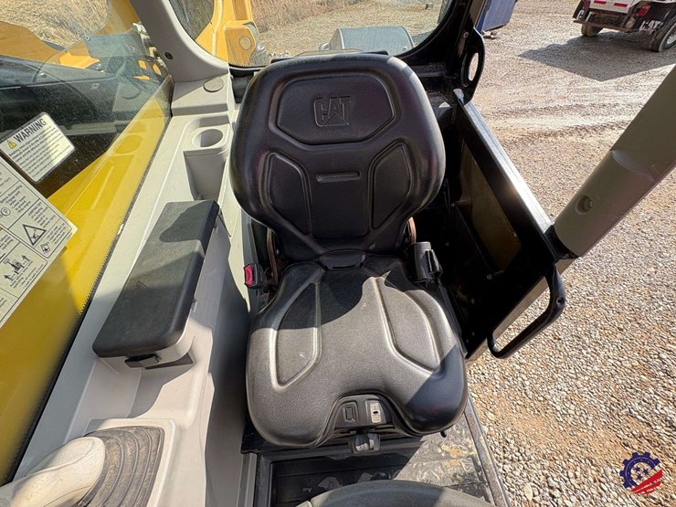 2019-caterpillar-tl642d-image-47