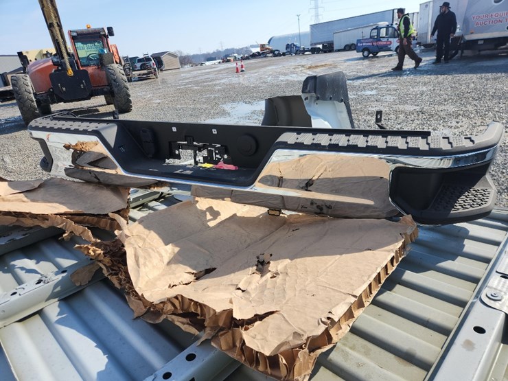 24-chevy-truck-bed-8'-silveradolt,-white,-lites,-bumper-(proceeds-donated-to-charity)-image-4