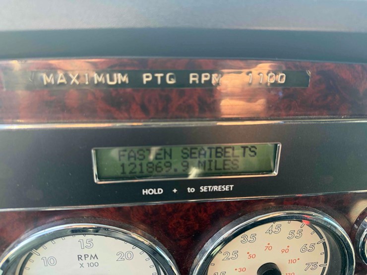 2012-freightliner-coronado-122-sleeper-image-18