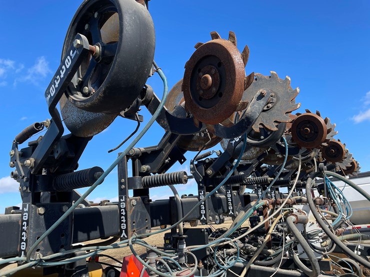 tag-#422,-45'-yetter-high-speed,-nh3-bar-image-9