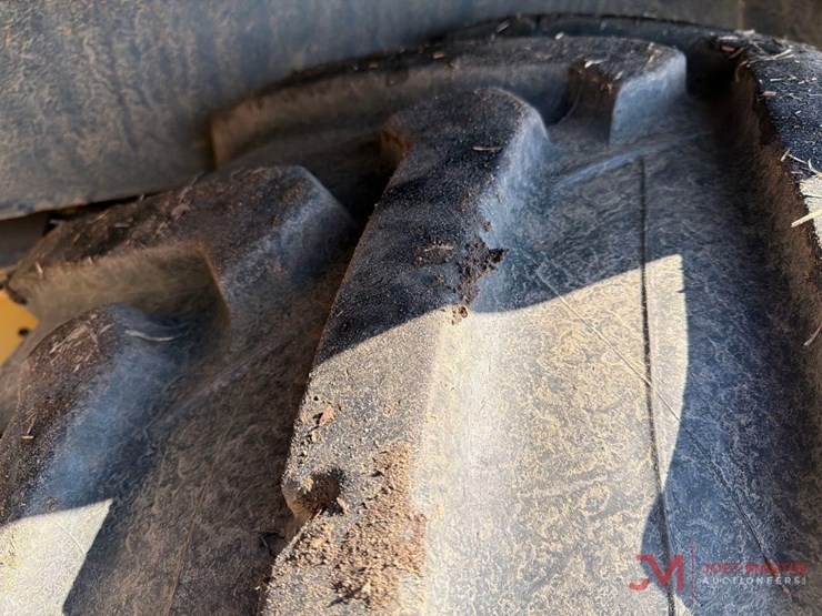 2020-deere-310l-ep-image-17