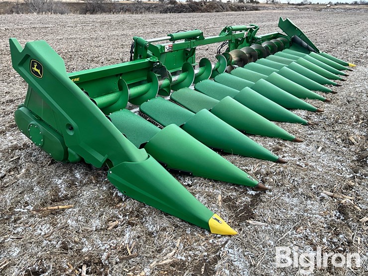 2023-john-deere-c12f-image-3