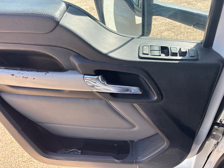 2023-kenworth-t880-image-17