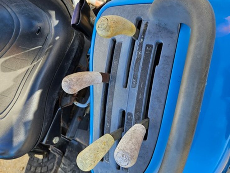 #165-•-new-holland-1630t-tractor-&-7308-loader-image-20