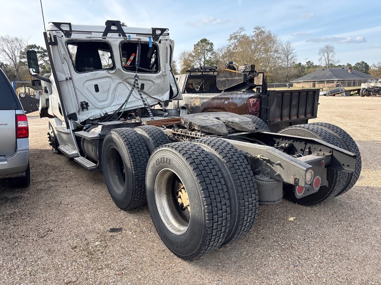 #16220-•-2019-freightliner-cascadia-|-for-parts/repairs-image-4