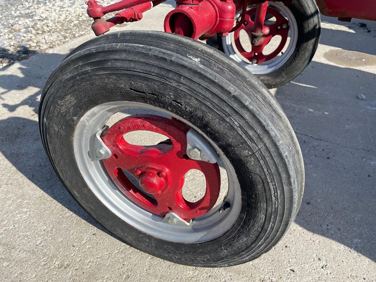 tag-#353,-farmall-130-tractor-image-4