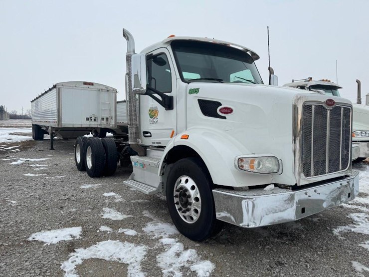 2017-peterbilt-567-image-2