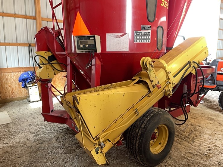 new-holland-355-image-17