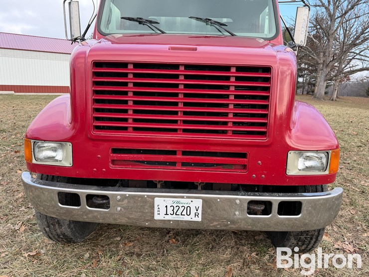 2001-international-8100-image-11