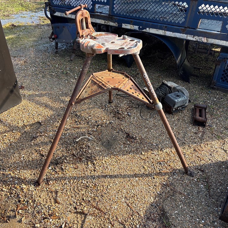 #32778 • PIPE STAND