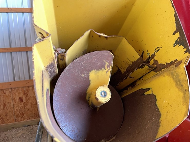 new-holland-355-image-12