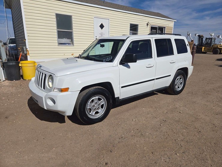 2010-jeep-patriot-sport-image-1