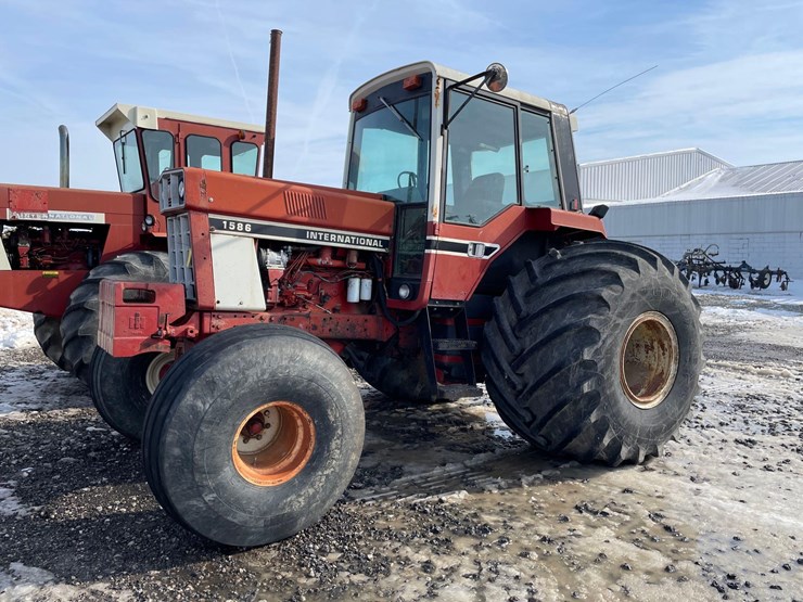 tag-#320,-1981-ih-1586-tractor-image-1