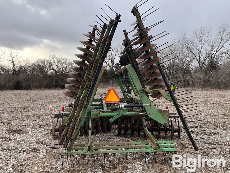 john-deere-235-image-6