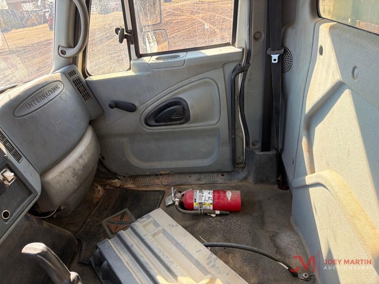 2003-international-durastar-4300-image-28