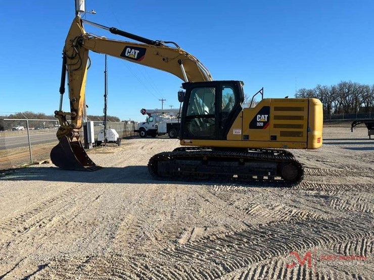 2019-caterpillar-320-image-2