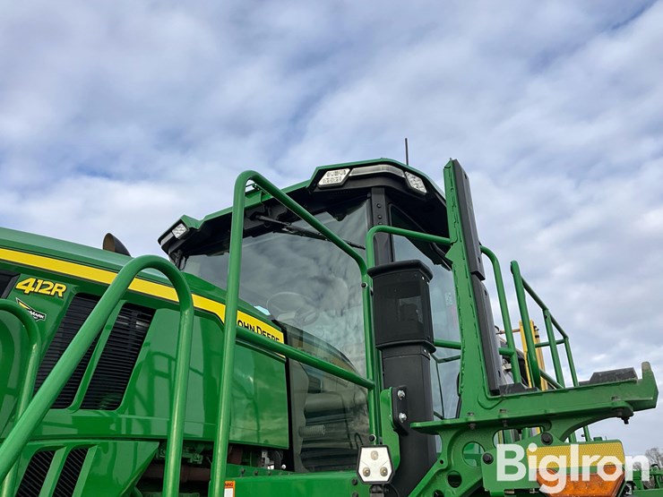 2022-john-deere-412r-image-11
