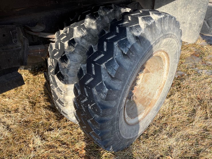 tag-#23,-1982-ih-1754-grain-truck-image-11
