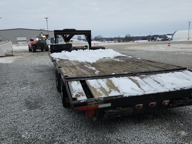 gooseneck-trailer,-17'6"-deck,-2'-dovetail,-3-axle-image-4