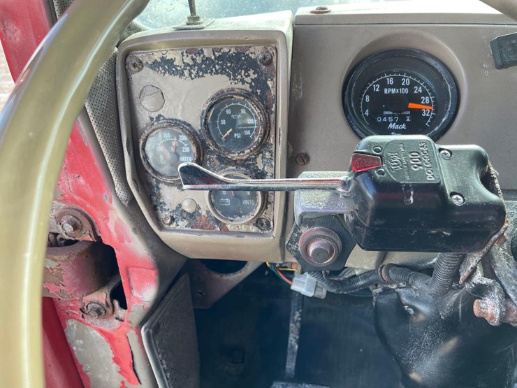 tag-#468,-1981-r-series-600-mack-semi-tractor-image-25