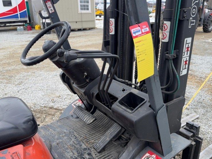 toyota-d565460-forklift,-7709hrs,-lpg,-3-stage-mast,-42"-forks,-solid-wheels-image-7