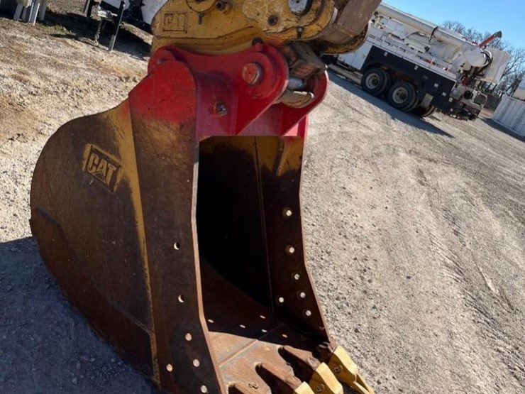 2019-caterpillar-320-image-14