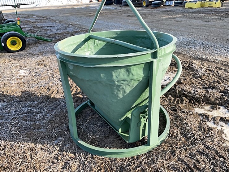 tag-#452,-portable-concrete-hopper-w/slide-gate-image-5