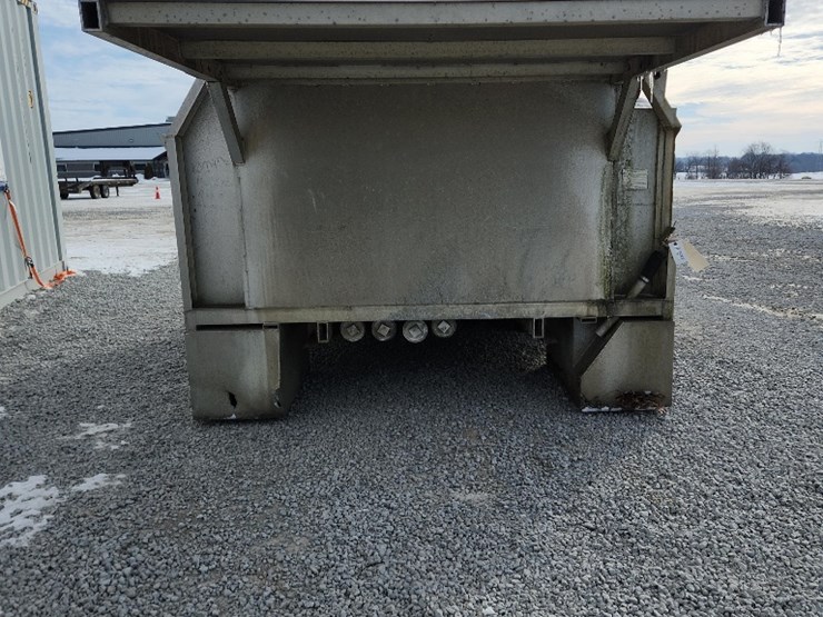 aluminum-truck-bed,-cap-image-2