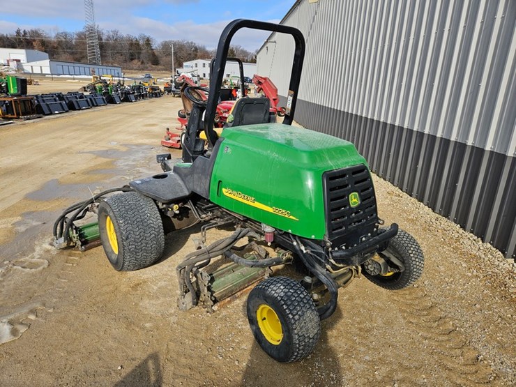 john-deere-3225c-image-3