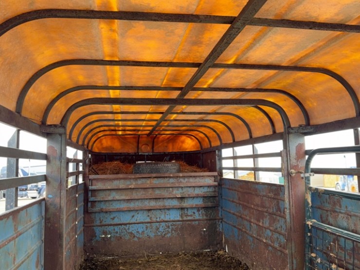 16'-gooseneck-livestock-trailer,-tandem-axle-image-19