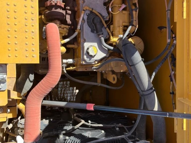 2022-caterpillar-320-image-20