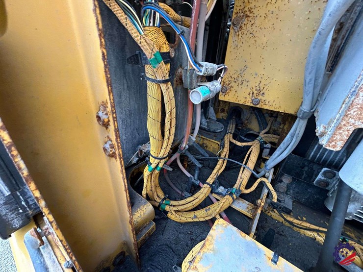 2017-caterpillar-318fl-image-87