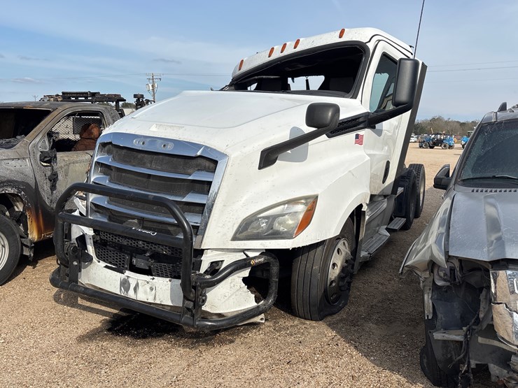 #16220-•-2019-freightliner-cascadia-|-for-parts/repairs-image-1