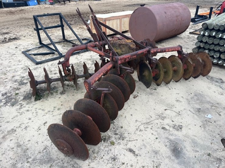 massey-ferguson-24-image-3