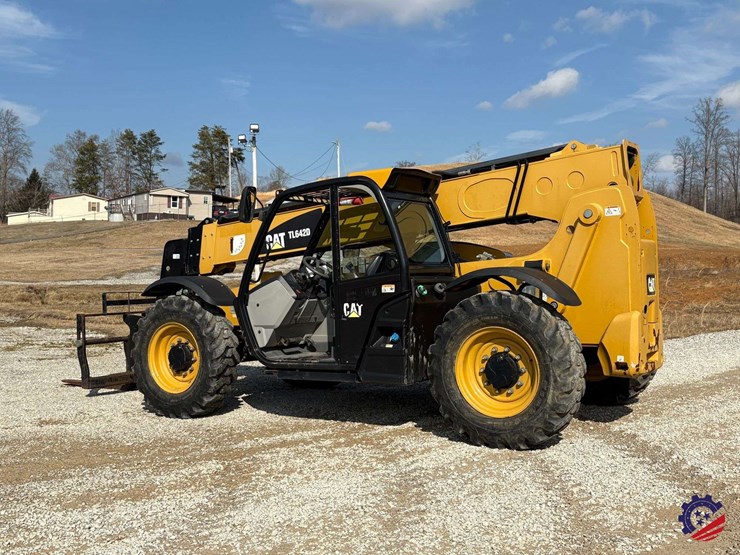 2019-caterpillar-tl642d-image-10