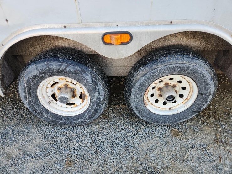 loadmaster-28'-kitchen-trailer,-enclosed,-tandem-axle,-windows,-water-heater,-counters,-sink-image-7