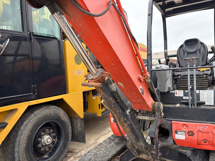 2017-kubota-kx040-4-image-14