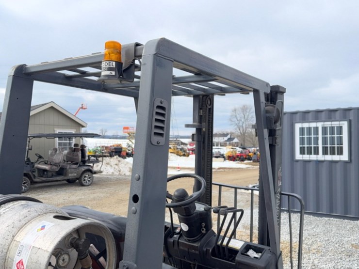 toyota-fork-lift-propane-42"-forks,-2mast,-4410cap.,-model-42-gf-gc420,-sn#60155,-solid-tires-image-7