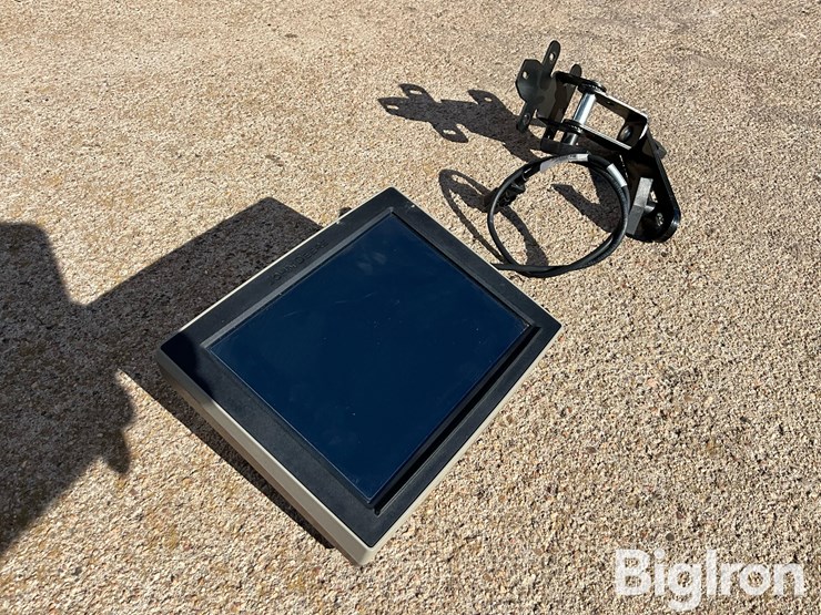 john-deere-autotrac-cab-monitor-extended-display-image-3