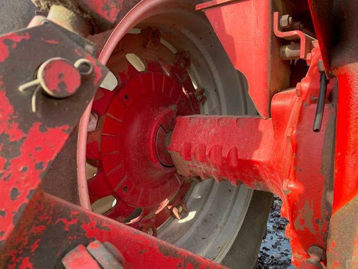 tag-#312,-1981-ih-886-diesel-tractor-image-11