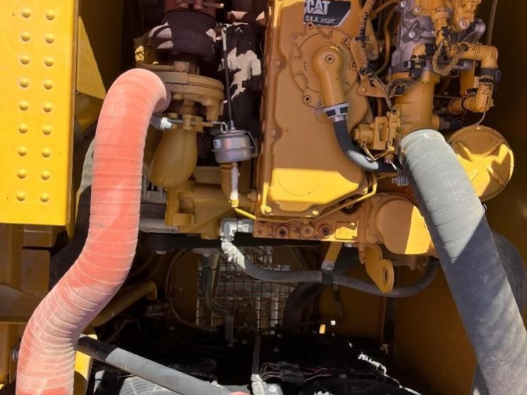 2019-caterpillar-320-image-19