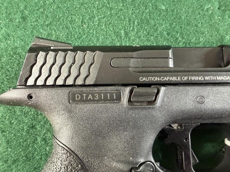 smith-&-wesson-m&p40-40-s&w-pistol-image-5