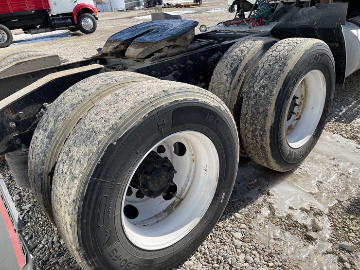 tag-#412,-2013-freightliner-semi-image-15