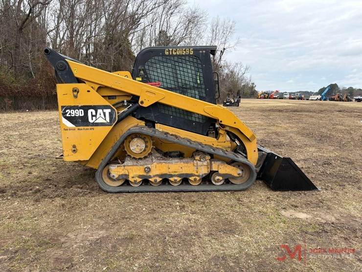 2015-caterpillar-299d-image-2